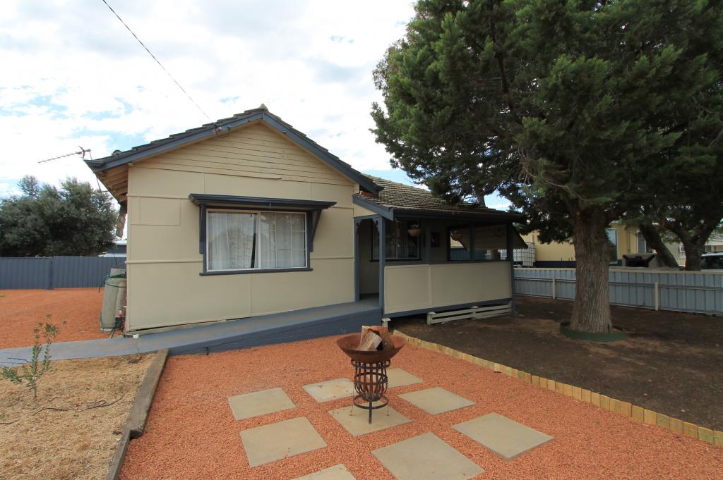 64 Caw St, Merredin, WA 6415