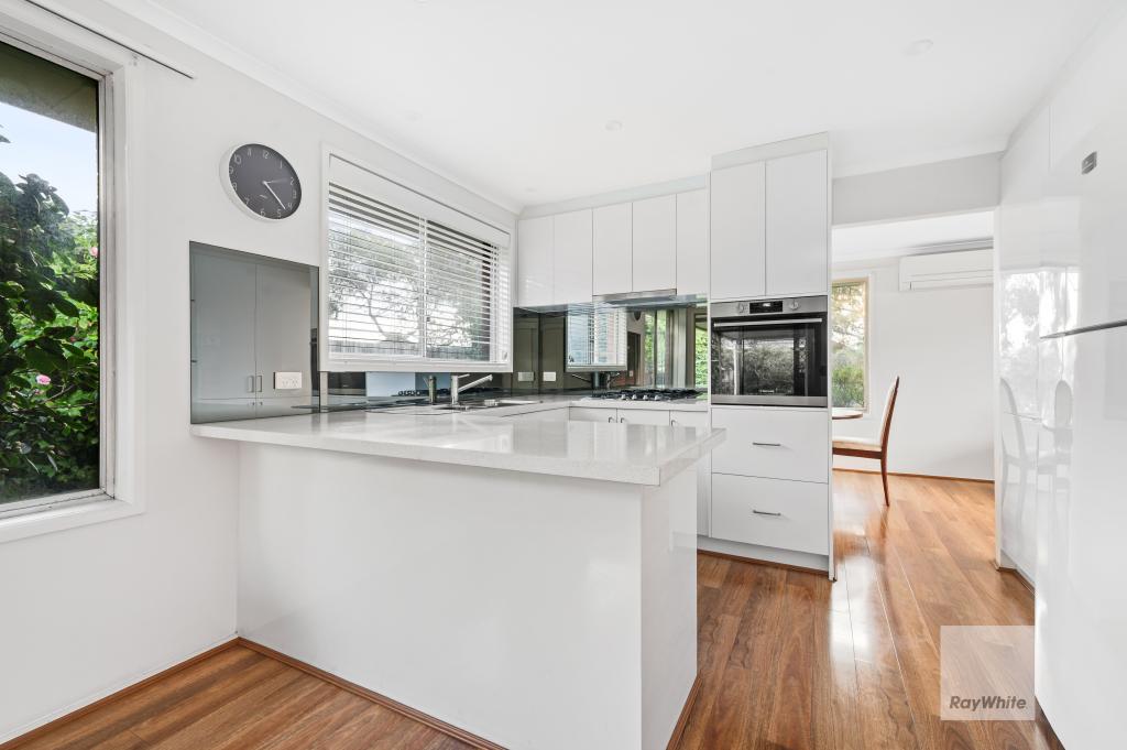 5 Chisholm Cl, Gladstone Park, VIC 3043