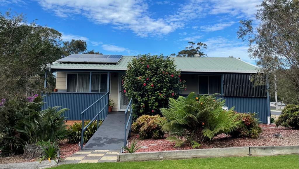 20 CREST CRES, MORUYA HEADS, NSW 2537