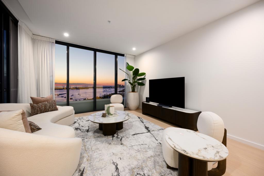 2002/180 MARINE PDE, LABRADOR, QLD 4215