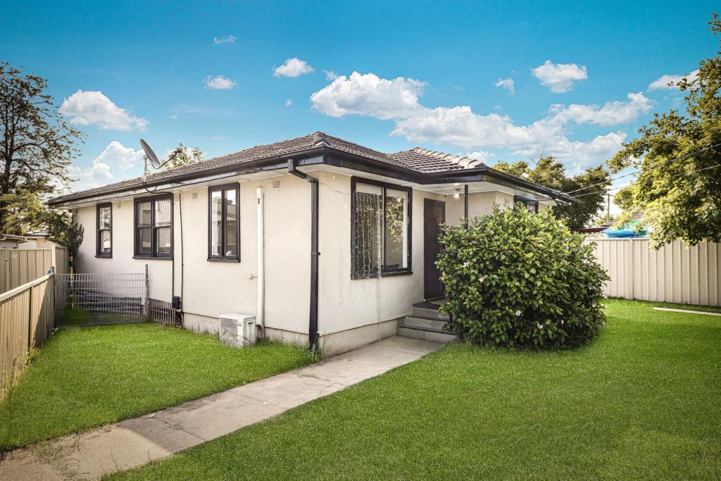 25 & 25a Poplar St, North St Marys, NSW 2760
