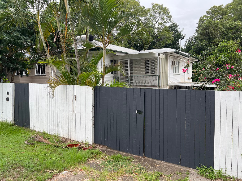 35 Logan Ave, Oxley, QLD 4075