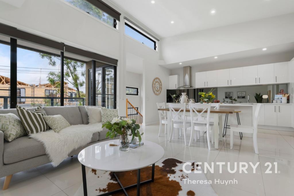 2 B GWENDA AVE, MOORABBIN, VIC 3189