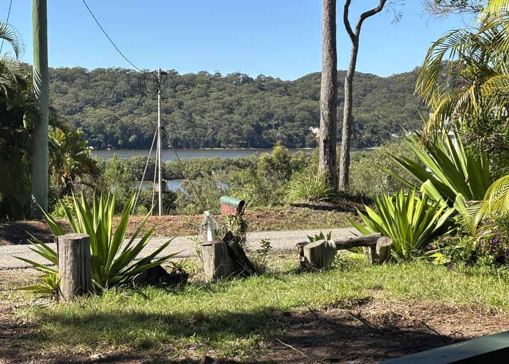 11 Leichhardt Tce, Russell Island, QLD 4184