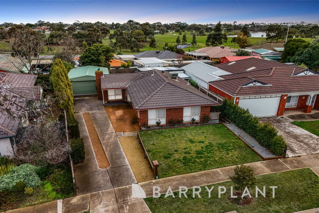 17 Winfield Dr, Kurunjang, VIC 3337