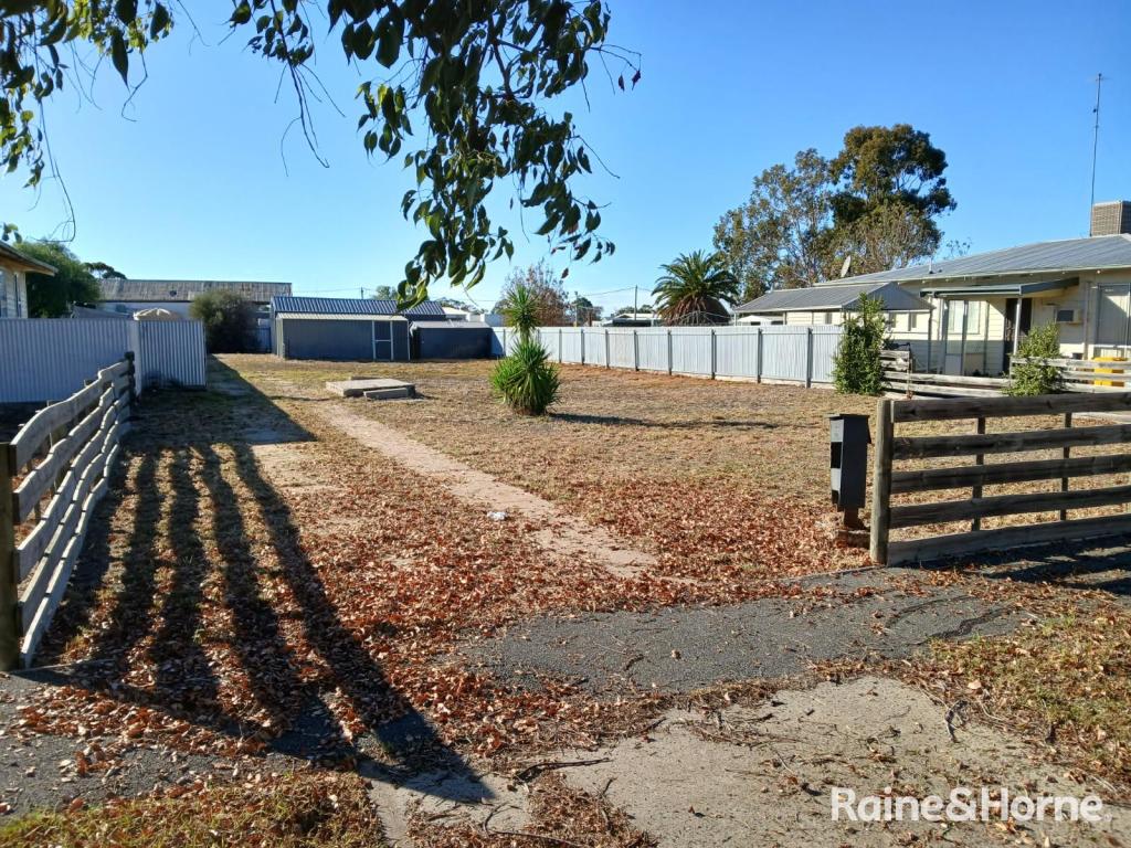 11 Clifford St, Warracknabeal, VIC 3393