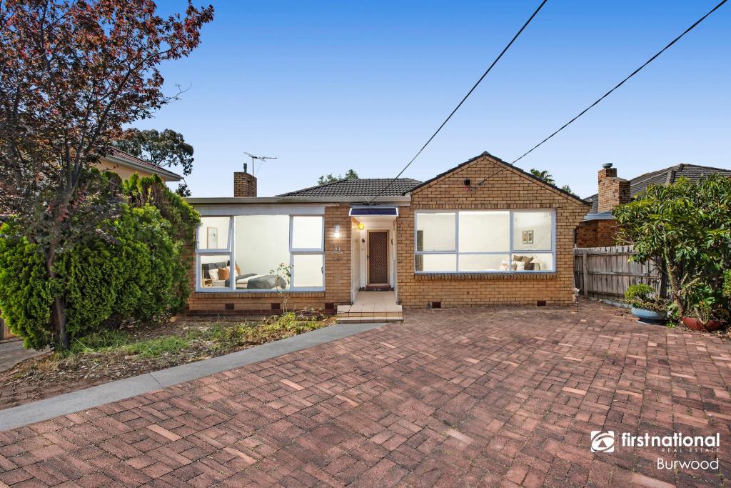 31 ROMOLY DR, FOREST HILL, VIC 3131