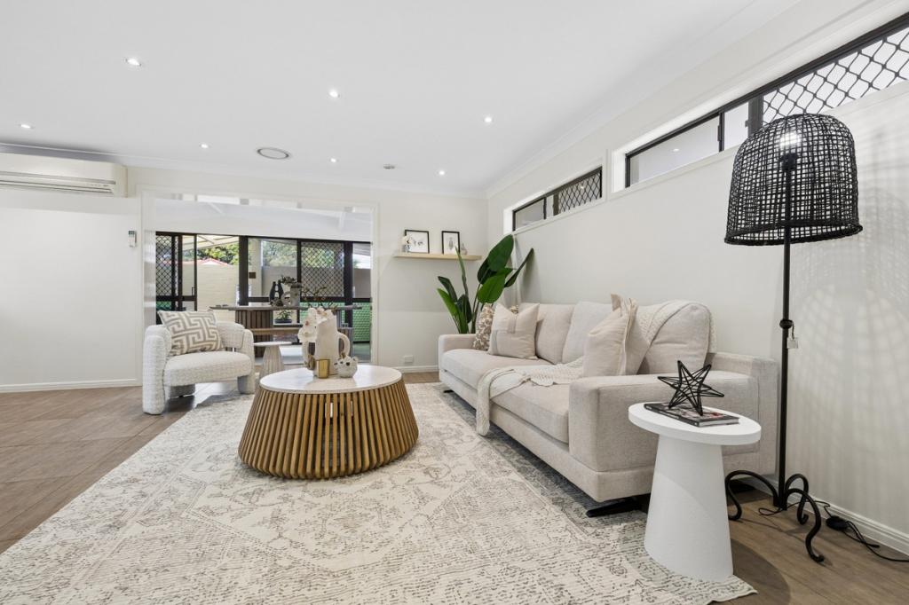4 Wootton Cres, Springwood, QLD 4127
