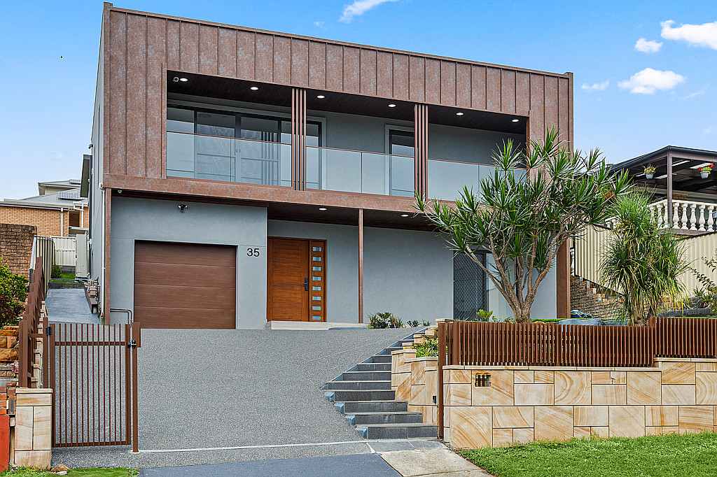 35 Beatus St, Unanderra, NSW 2526