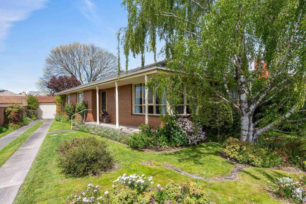 1127 Grevillea Rd, Wendouree, VIC 3355