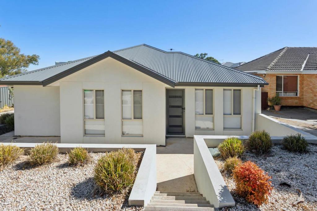 1/14 Whinnen St, St Agnes, SA 5097