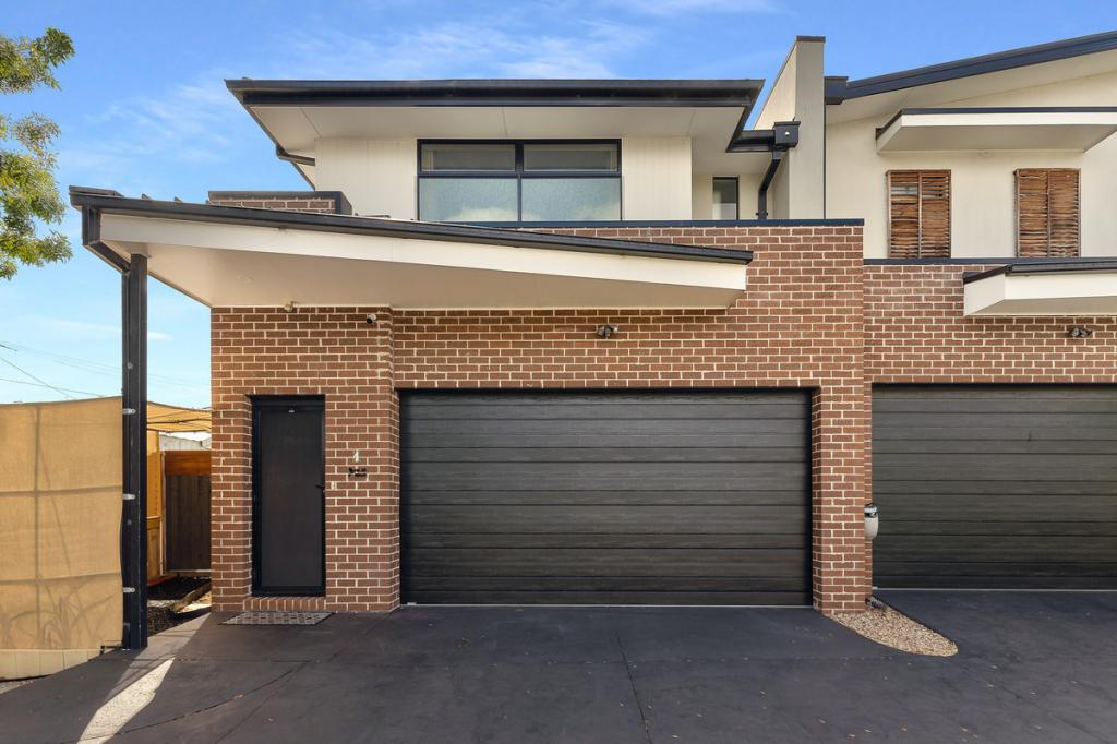 4/2 LYNN DR, FERNTREE GULLY, VIC 3156