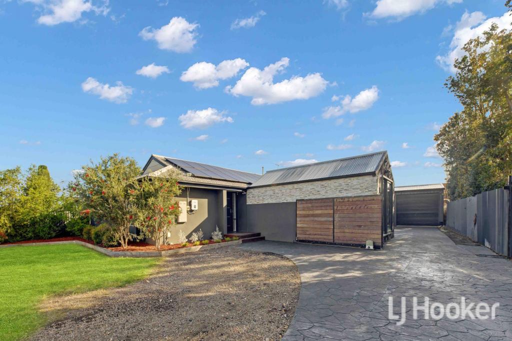 40 James Cook Dr, Melton West, VIC 3337