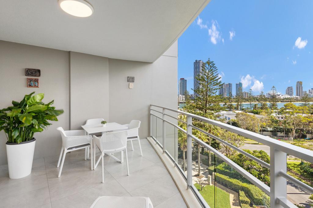 2055/1 LENNIE AVE, MAIN BEACH, QLD 4217