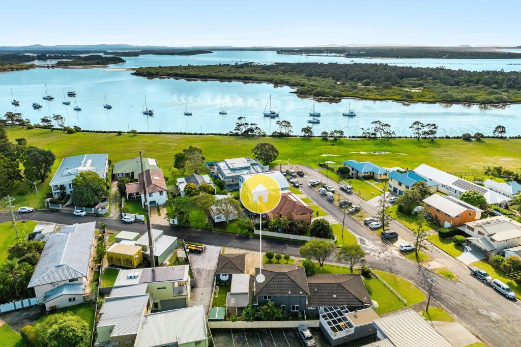 2/7 CLAUDE ST, YAMBA, NSW 2464