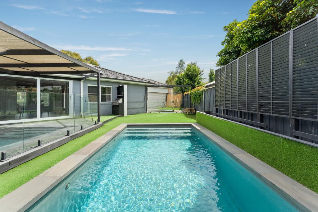 3 Brightstone Dr, Clyde North, VIC 3978