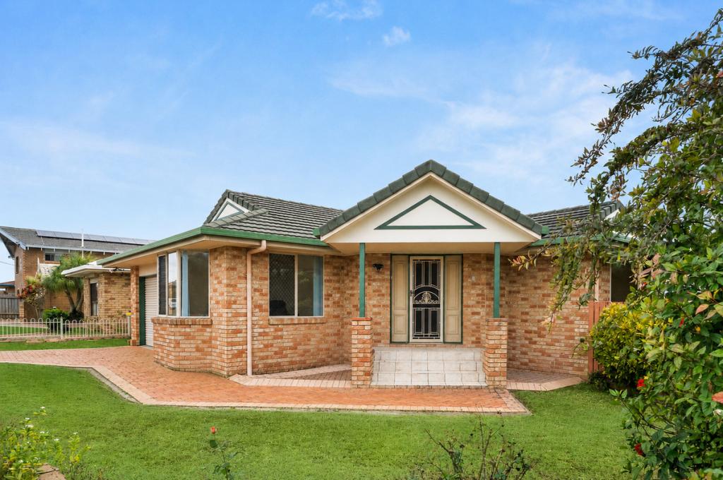42 Moonbi St, Scarness, QLD 4655