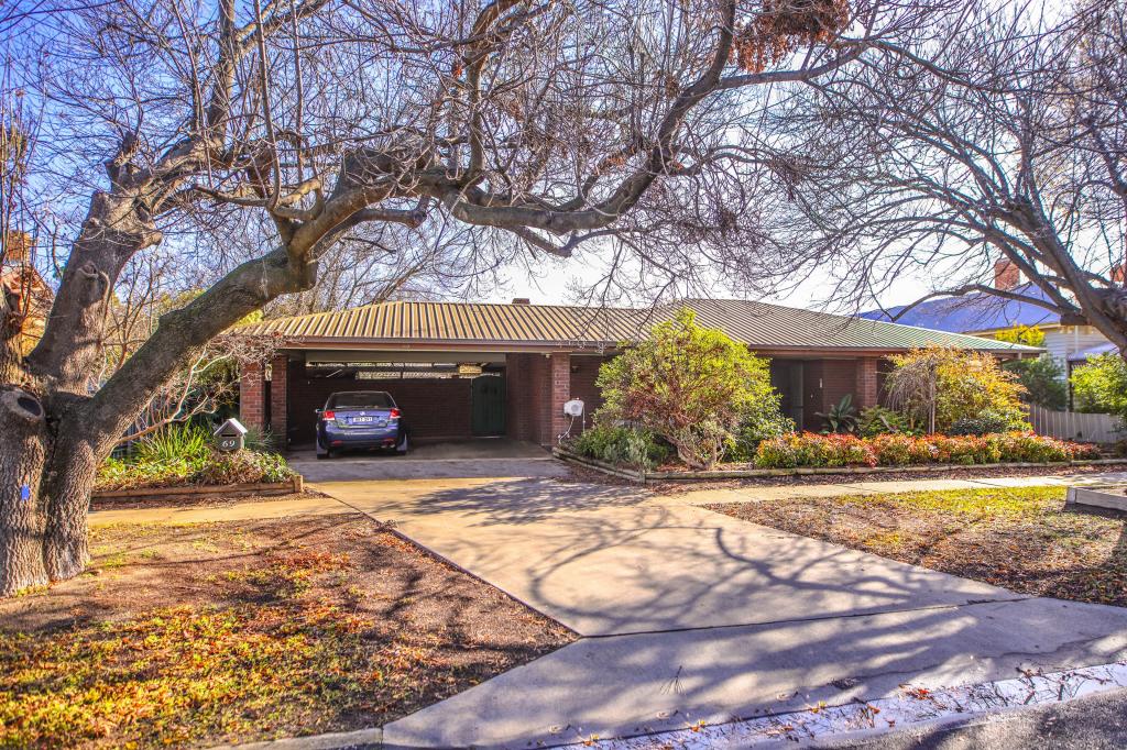 69 Edwardes St, Deniliquin, NSW 2710