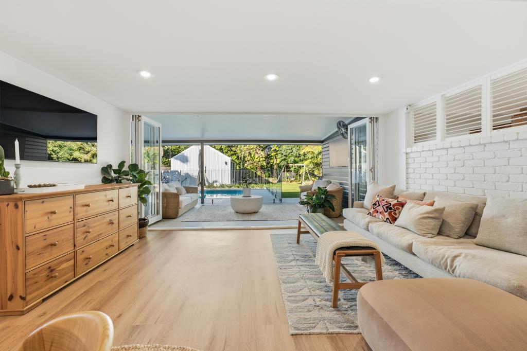 25 Heavey Cres, Whitfield, QLD 4870