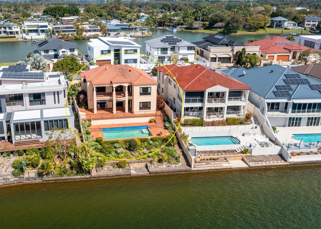 122 SIR BRUCE SMALL BVD, BENOWA, QLD 4217
