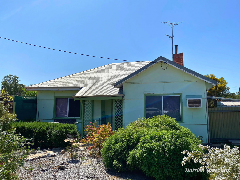 9 James St, Kellerberrin, WA 6410