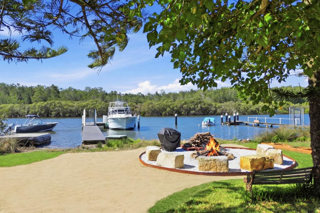 16 Beachfront Pde, St Huberts Island, NSW 2257