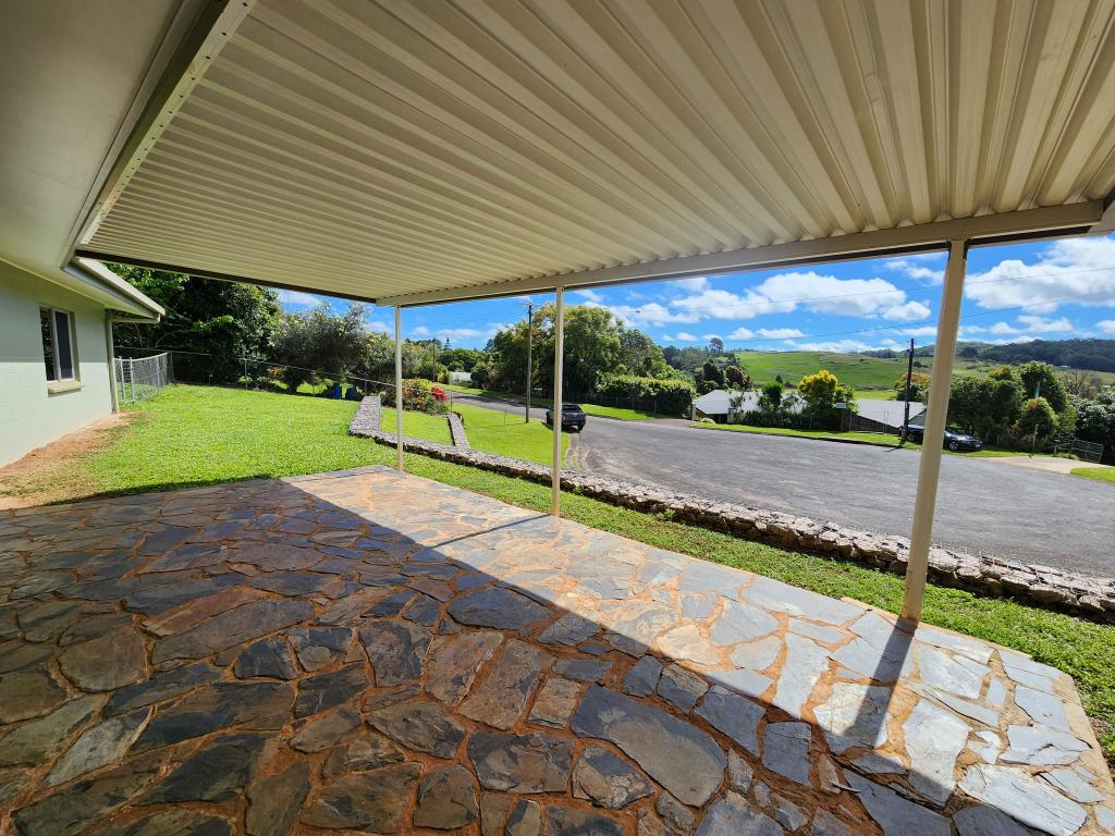 10 Wattle Cl, Yungaburra, QLD 4884