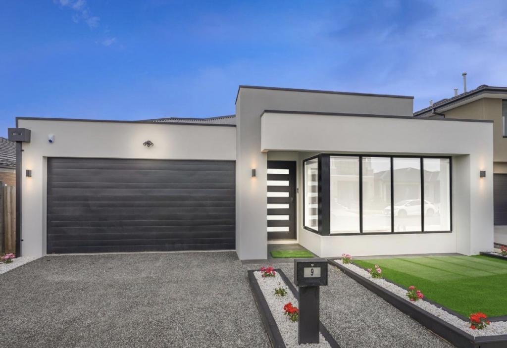 9 GINGER CRES, MICKLEHAM, VIC 3064
