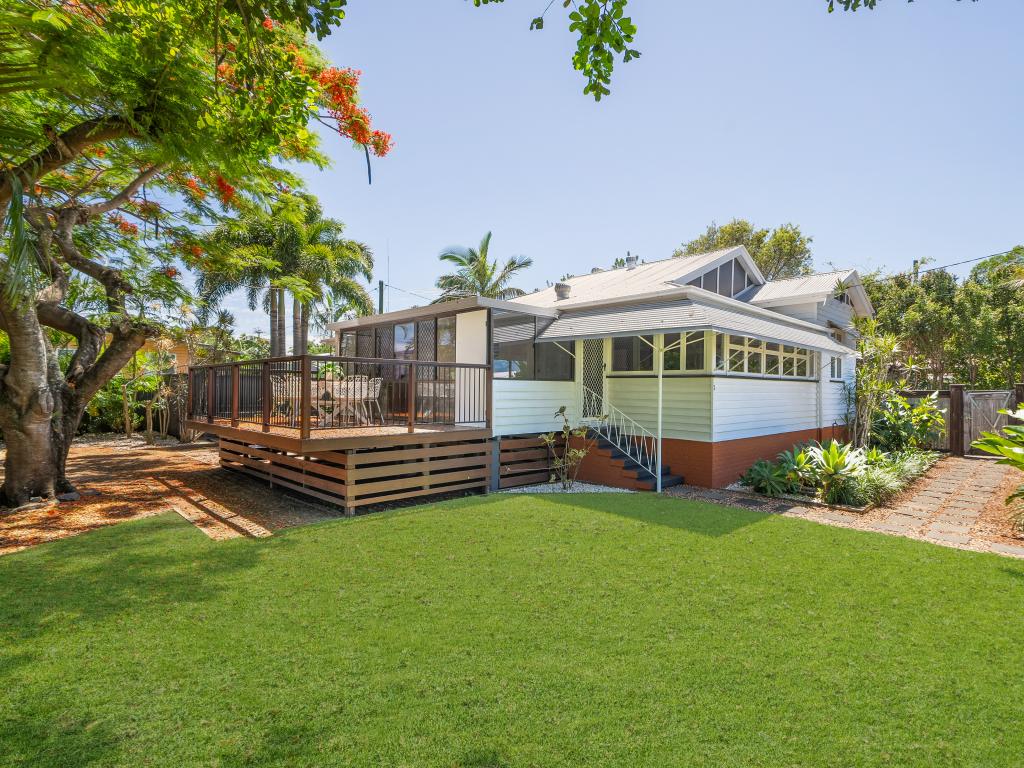 2 WESTBROOK ST, WOODY POINT, QLD 4019