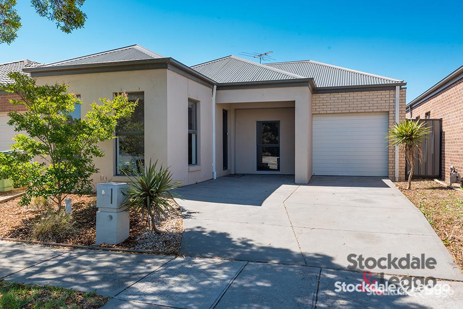 8 Highbury Cct, Craigieburn, VIC 3064