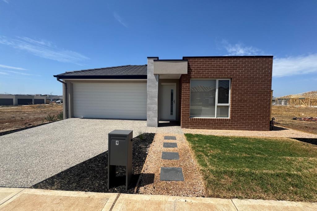 9 Pinhook St, Manor Lakes, VIC 3024