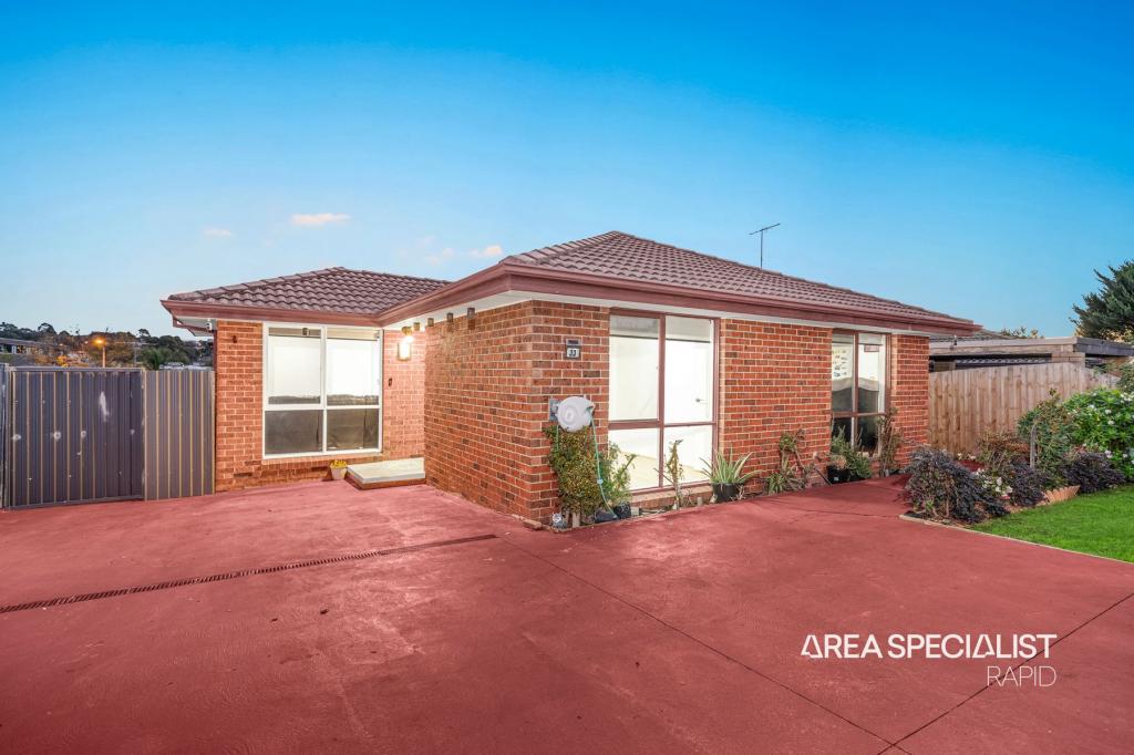 33 PEEBLES ST, ENDEAVOUR HILLS, VIC 3802