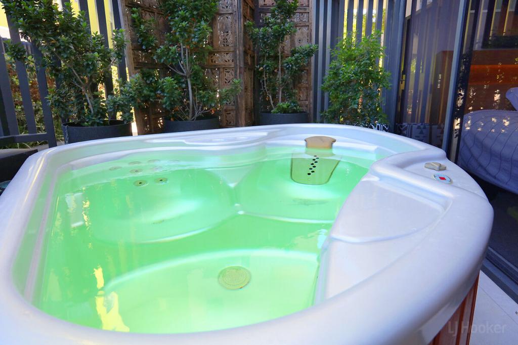 103/110-112 Frank St, Labrador, QLD 4215