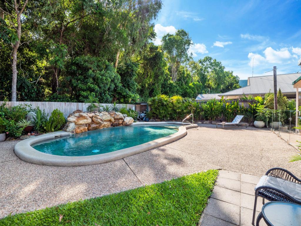 27 Bramble St, Clifton Beach, QLD 4879