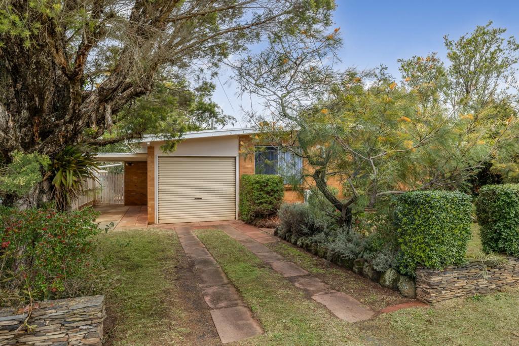 12 Leahy St, Rockville, QLD 4350