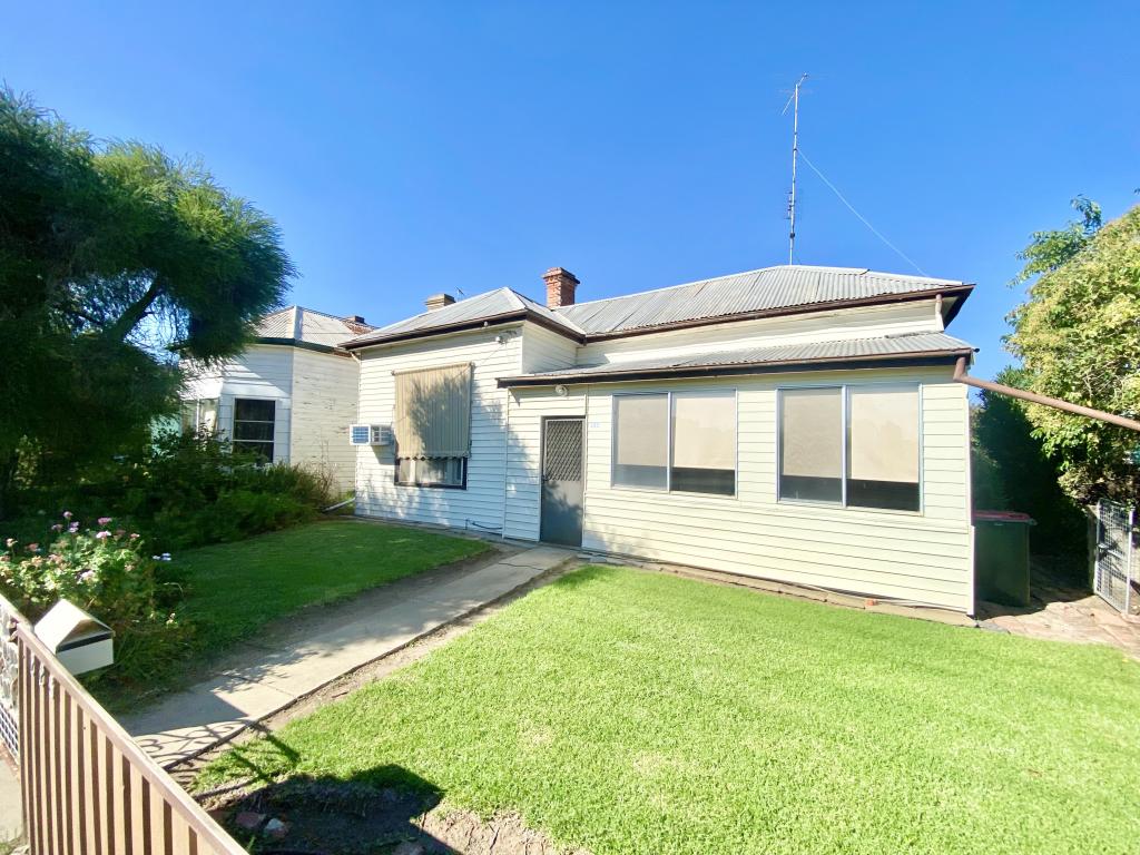 223 Pine St, Hay, NSW 2711