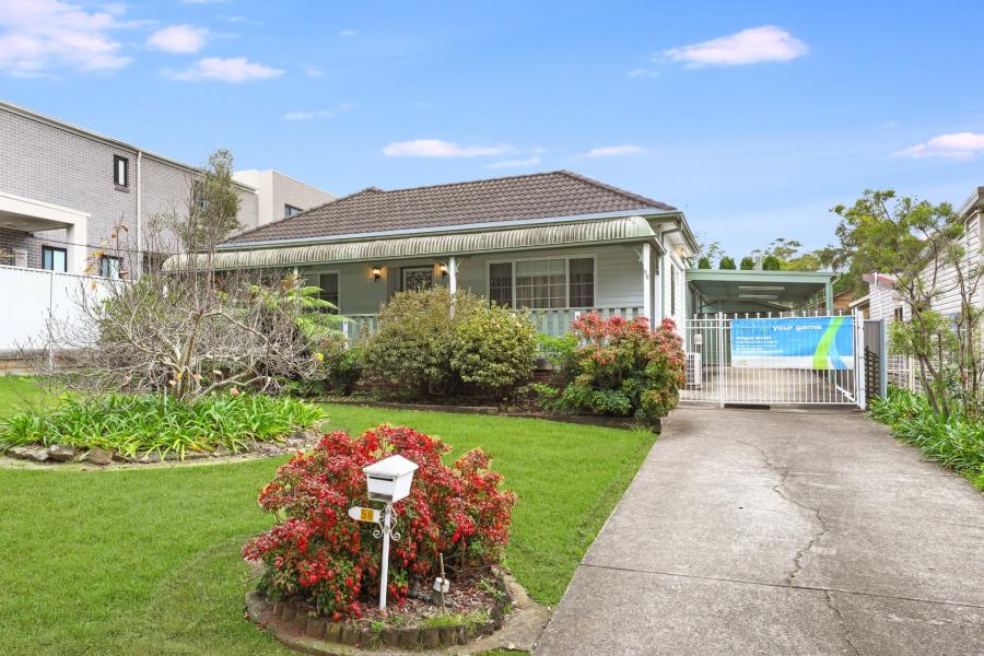 56 Lorraine St, Peakhurst, NSW 2210