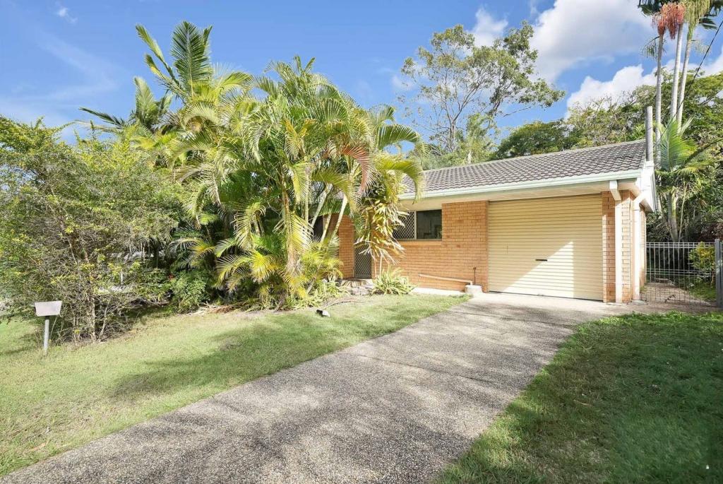 24 GREVILLEA ST, EVERTON HILLS, QLD 4053