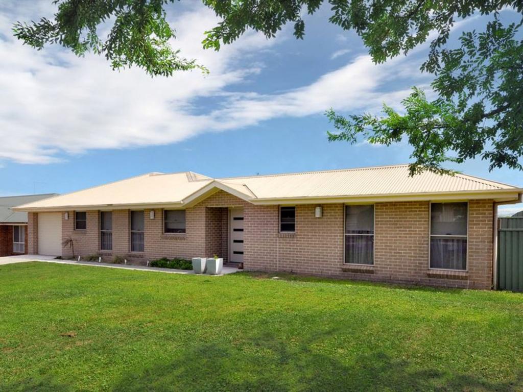 2a James Barnet Dr, Kelso, NSW 2795