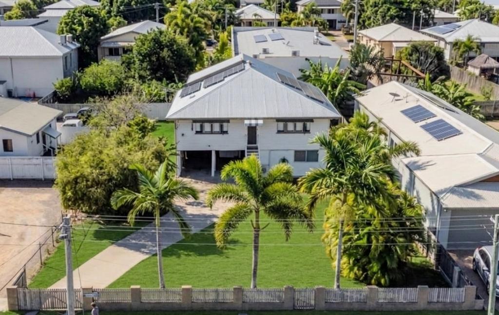1 Seventh St, Railway Estate, QLD 4810