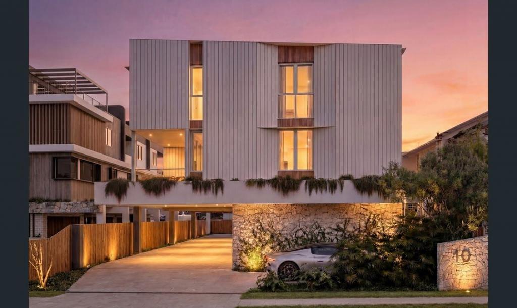 10 Abalone Ave, Paradise Point, QLD 4216