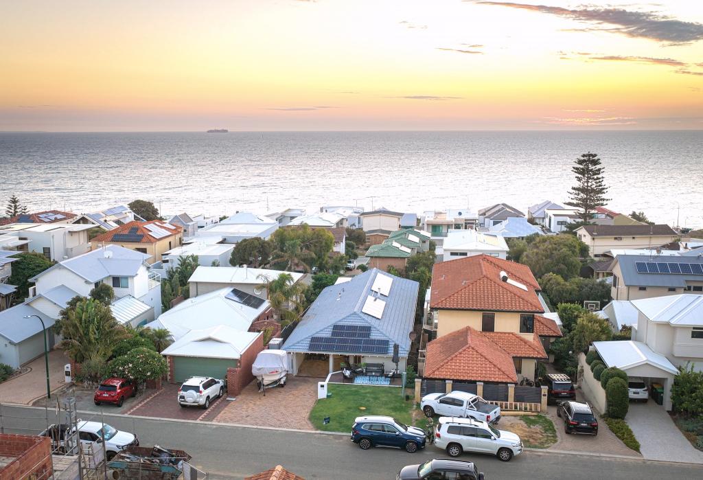 10 Floyd St, Trigg, WA 6029