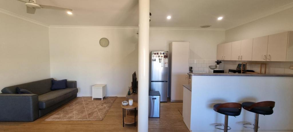 8b Wedge Pl, Millars Well, WA 6714