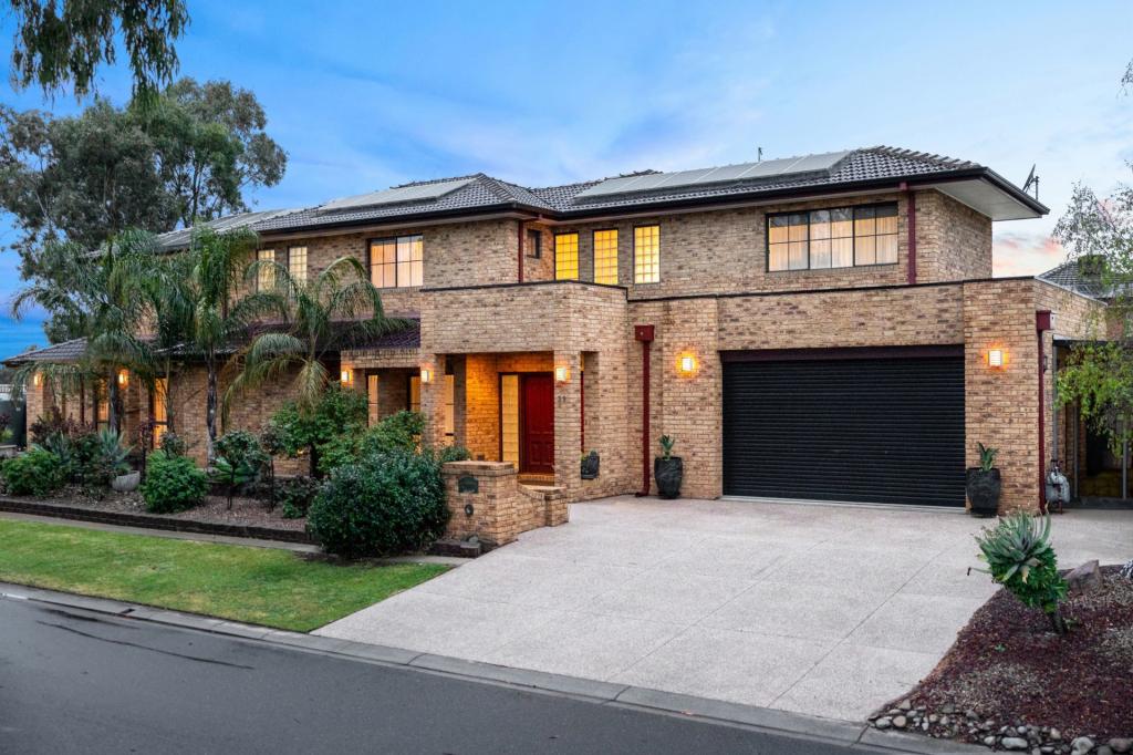 39 Abbington Cres, Caroline Springs, VIC 3023