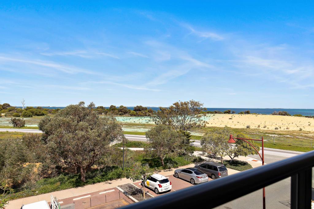 102 Reinforcement Pde, North Coogee, WA 6163