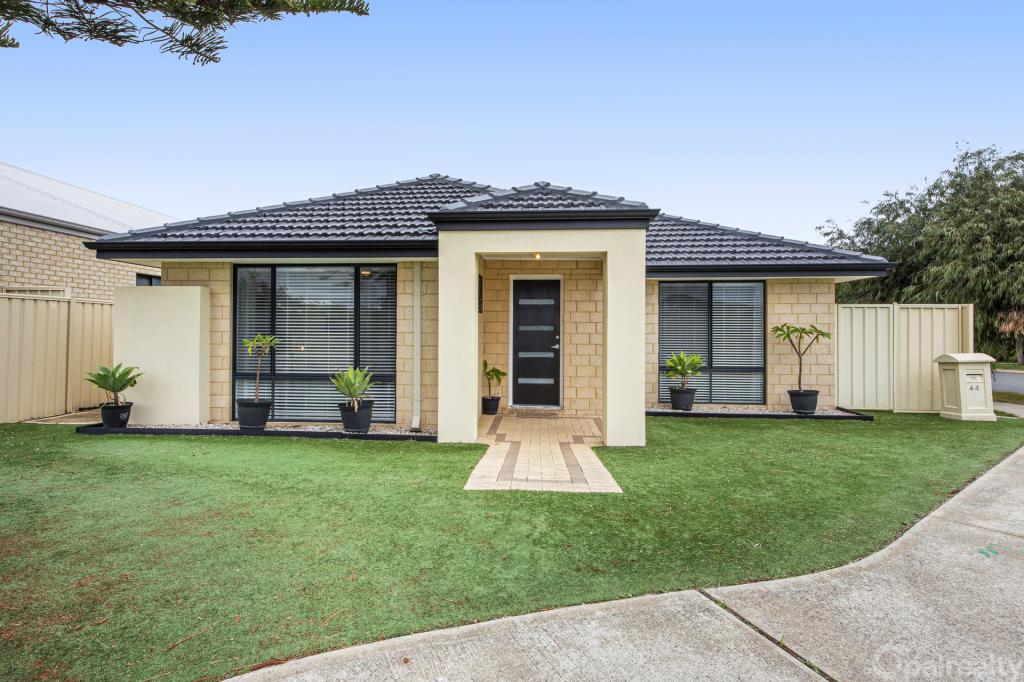 64 Bancoura Pkwy, Secret Harbour, WA 6173