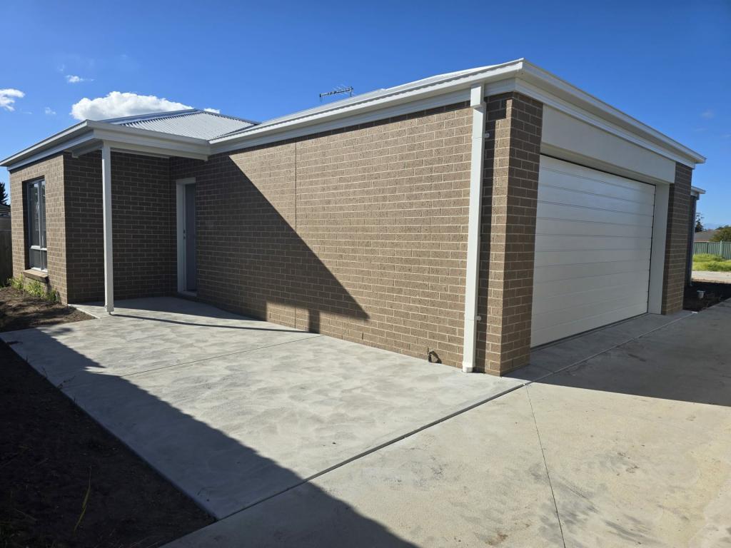 Unit 2/32 Charles St, Lucknow, VIC 3875