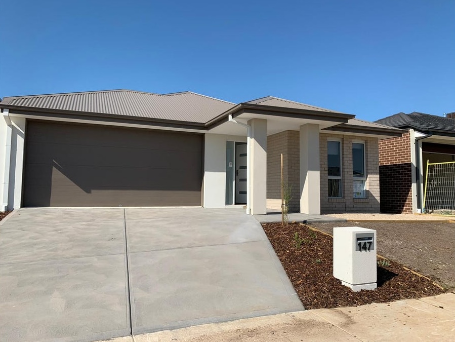147 Holyoake Pde, Manor Lakes, VIC 3024