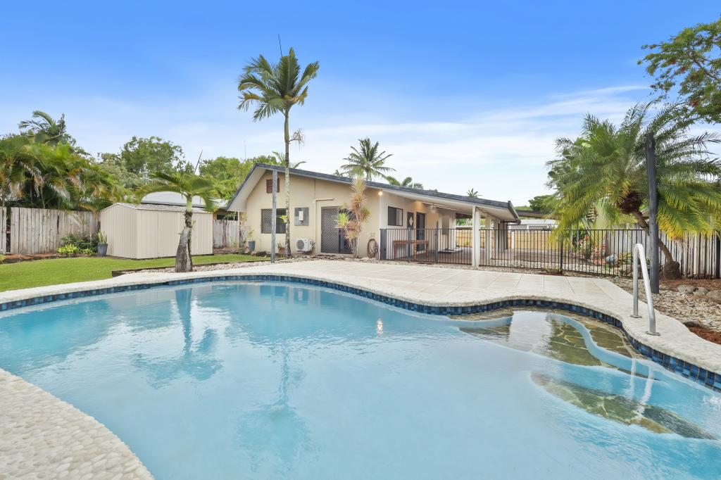 6 Walnut St, Holloways Beach, QLD 4878