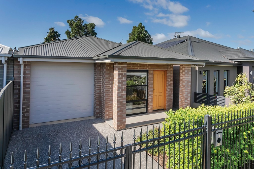 4 WINDSOR AVE, CLEARVIEW, SA 5085
